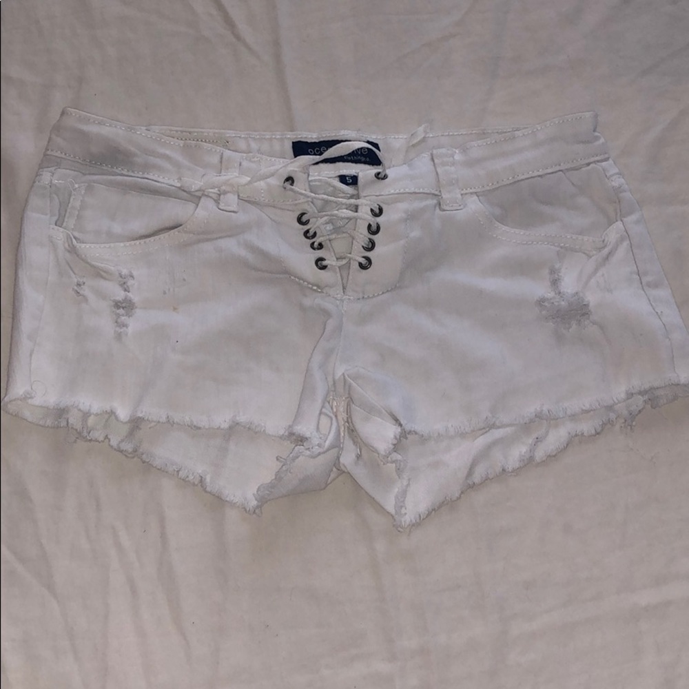 White ocean drove shorts